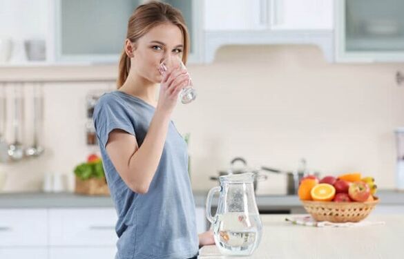 Pitie vody pred jedlom na chudnutie na lenivej diéte