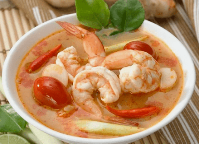 Polievka Tom Yam s krevetami